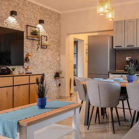 Nero Blu By The Sea *