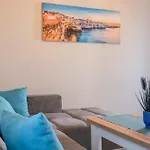 Nero Blu By The Sea *