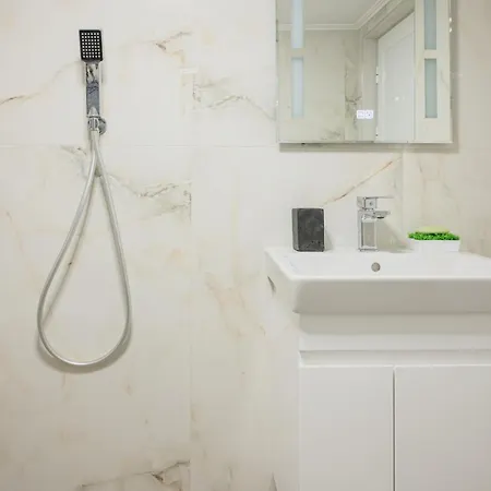 Nero Blu By The Sea *