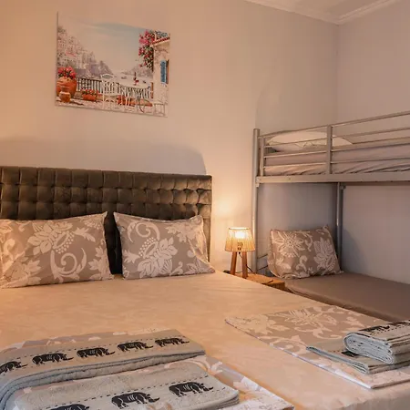 Nero Blu By The Sea *